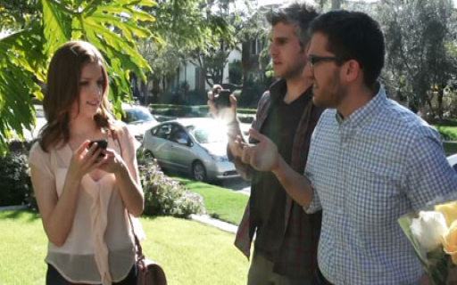 Анна Кендрик и Джо Манганьелло представляют новое промо-видео «Как я дружил в социальных сетях» на MTV